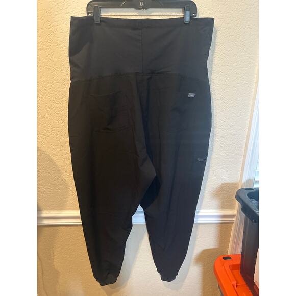⭐️ Women’s Figs Maternity Black Jogger Scrub Pants. Size 2X - Picture 5 of 6
